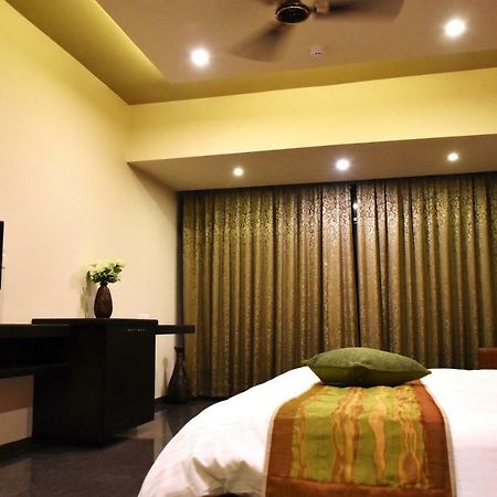 Hotel Opulence Nadiād 외부 사진